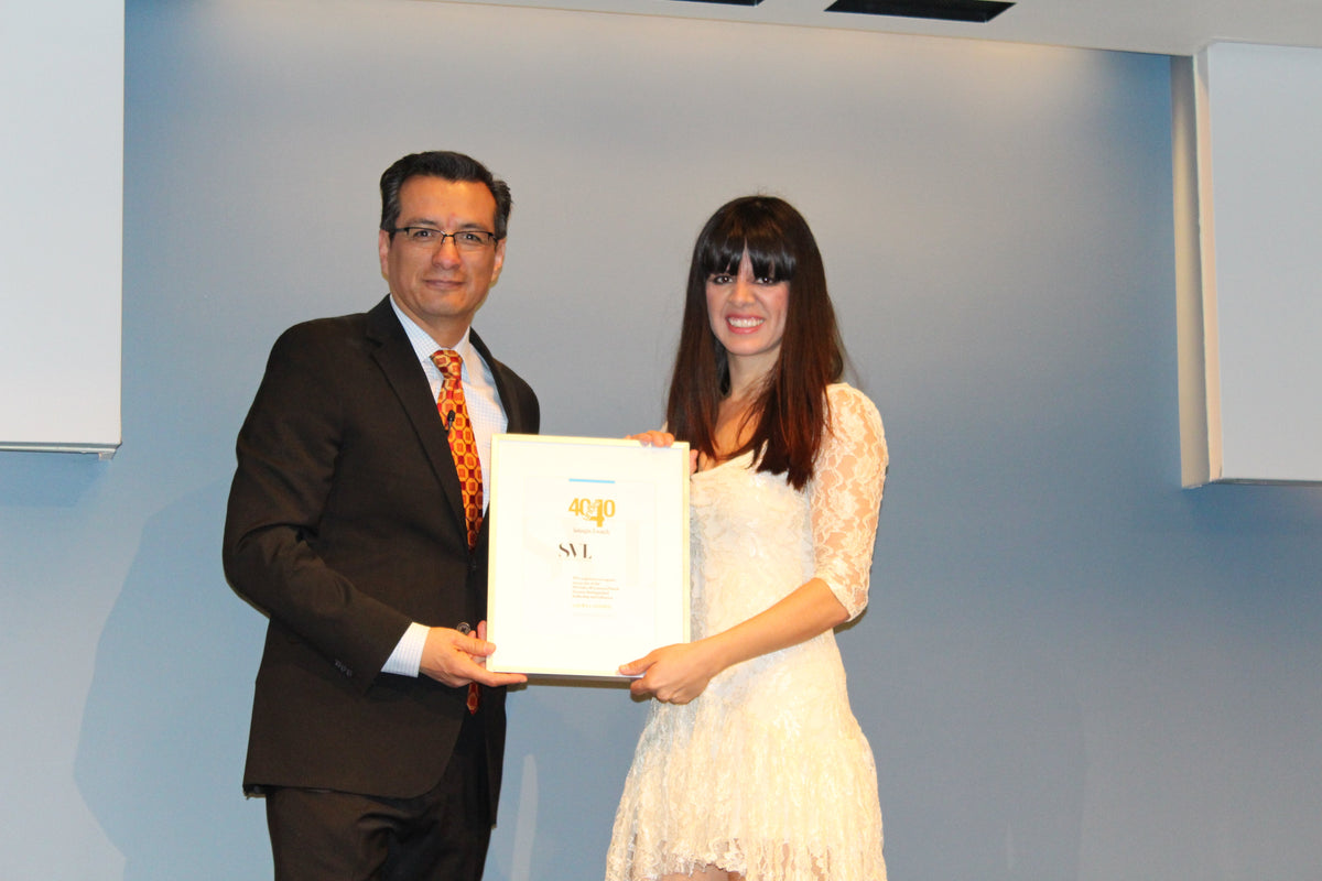 Alex Ontiveros handing Laura Gomez SVL 40Under40 Award